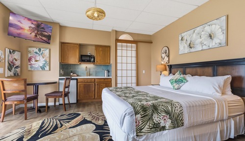 Moana Room - Panoramic Studio Suite, 1 King bed, Bay View, Garden Area - Main House
