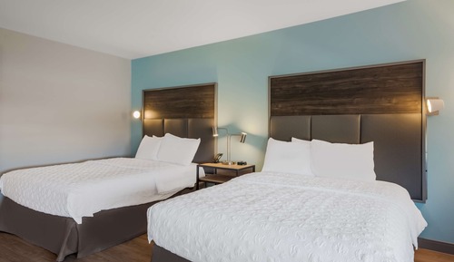 Room, 2 Queen Beds, Bathtub