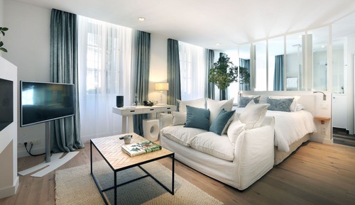Executive Suite, Balcony (Castle View)
