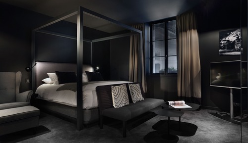 Room (Black Infinite)