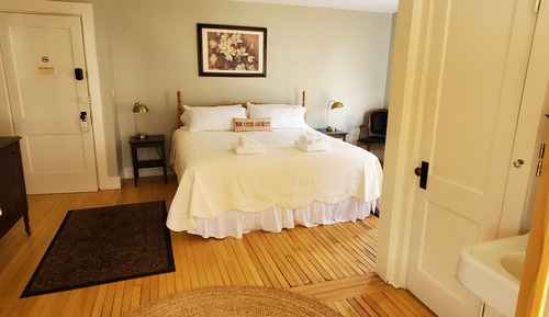 1820 King Suite- Room 18