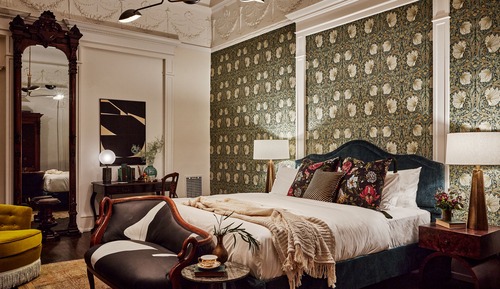 King Salon, 1 King Bed, No Windows (The Florence, Floor 1)