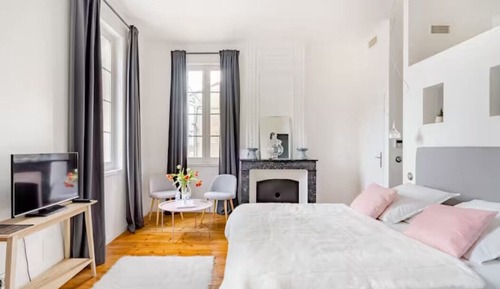 Deluxe Double Room, 1 Queen Bed, Non Smoking, Private Bathroom