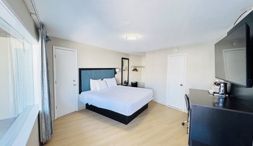 Standard Room, 1 King Bed, Non Smoking