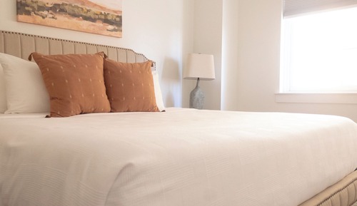 Suite, 1 King Bed, Mobility Accessible