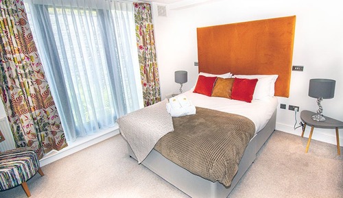 Standard Room, 1 King Bed, Courtyard View