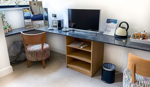 Standard Room, 1 King Bed, Courtyard View