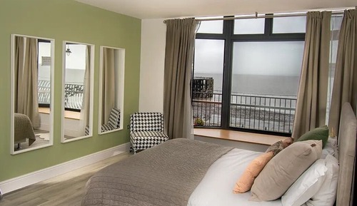 Luxury Apartment (Cliff View)