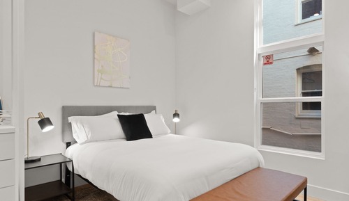 Traditional Studio, 1 Queen Bed (Self Check-in with Virtual Front Desk)