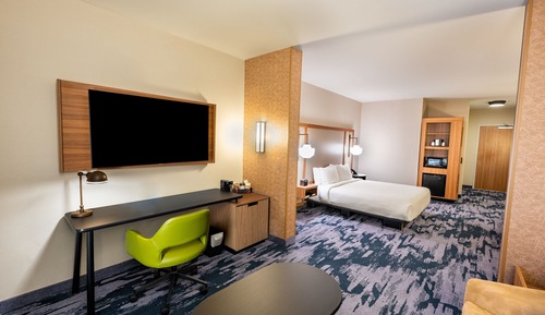Suite, 1 King Bed (Hearing Accessible)