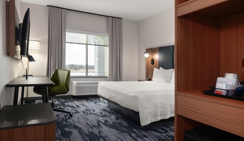 Room, 1 King Bed, Hearing Accessible (Roll-in Shower)