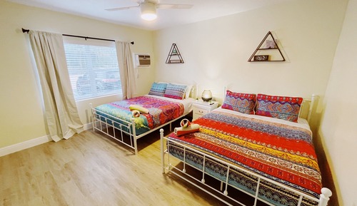 Deluxe 1-Bedroom Two Queen w/ Kitchen & Sofa Bed