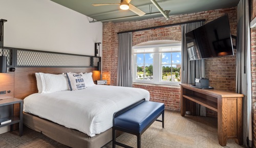 Corner Room, 1 King Bed