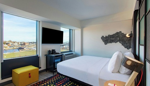 Room, 1 King Bed, River View (Hearing Accessible)