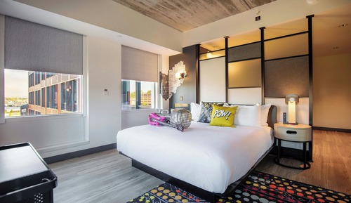 Room, 1 King Bed (Mobility/Hearing Accessible, Tub)