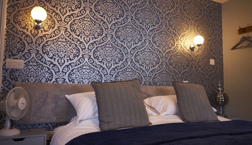 Superior Suite, Ensuite (Room 2 Family Room)