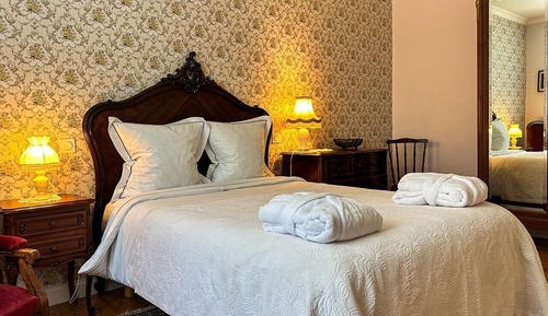 Deluxe Suite, Private Bathroom, Park View