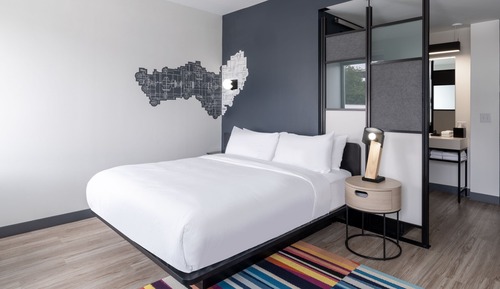 Room, 1 King Bed (Mobility/Hearing Accessible, Tub)