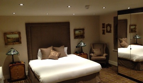 Suite, Ensuite (Gosfield)