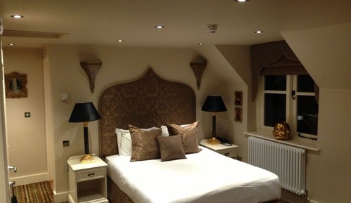 Suite, Ensuite (Yeldham)