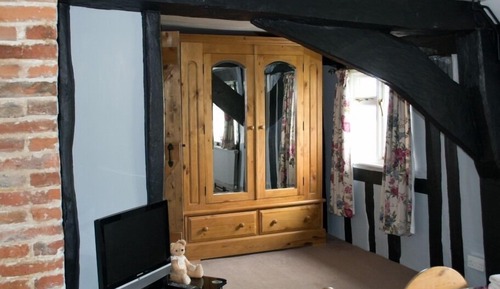 Single Room, Shared Bathroom