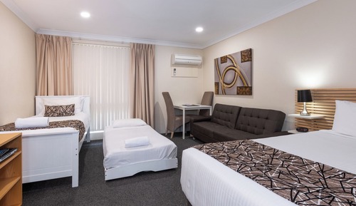 Family Room, Multiple Beds, Refrigerator & Microwave, Ground Floor