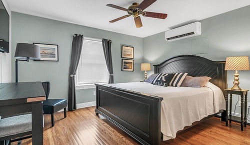 Superior Room, 1 King Bed, Private Bathroom