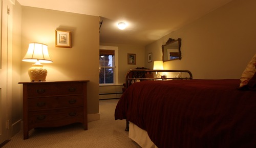 Eileen (Full size bed)