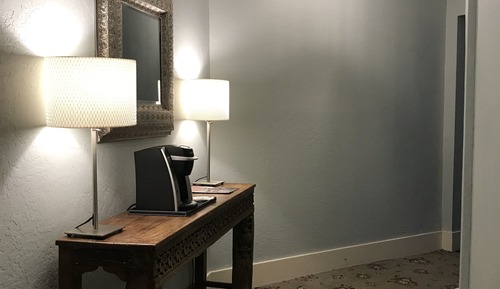 Basic Room, 1 King Bed