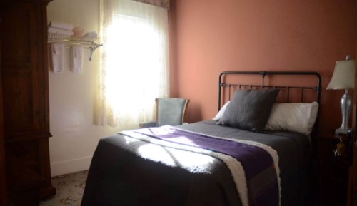 Basic Single Room, 1 Queen Bed, Accessible