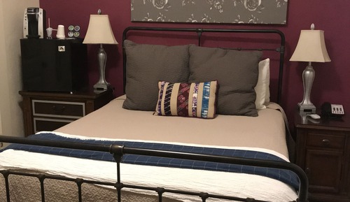 Basic Room, 1 Queen Bed