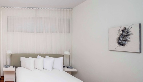 Deluxe Suite (family room)