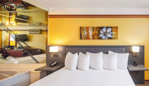 Room (King, whirlpool)
