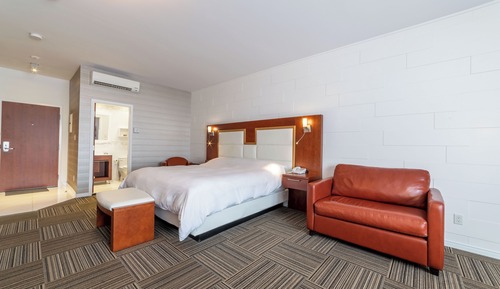 Deluxe Room (King)