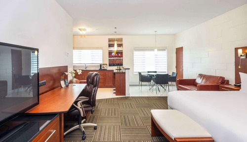 Deluxe Room, Kitchen (King)