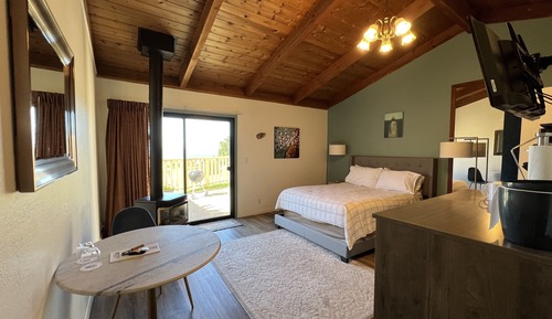 Standard Room, 1 Queen Bed, Fireplace, Ocean View