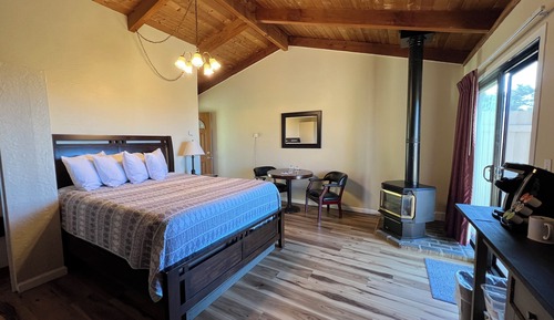 Standard Room, 1 Queen Bed, Fireplace, Ocean View