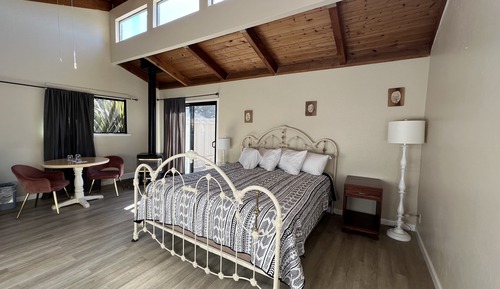 Standard Room, 1 King Bed, Fireplace