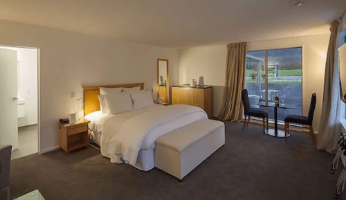 Premium Suite, 1 King Bed, Jetted Tub