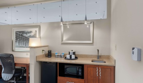 Suite, 1 King Bed, Accessible, Non Smoking