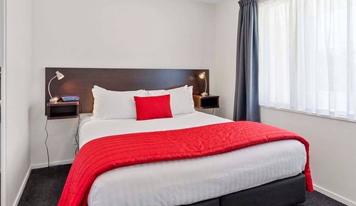 2 Bedroom Apartment - 1 King Bed and 2 Single Beds