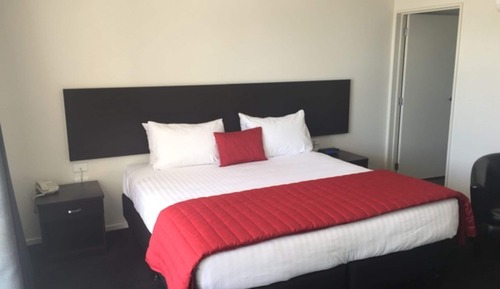 Studio, 1 King Bed, Accessible