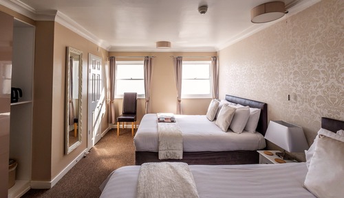 Family Room, Sea View (Room8 2nd Floor)