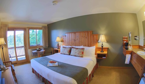 Room, 1 King Bed, River View