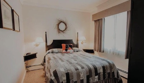 Queen Suite - 2 Bedrooms