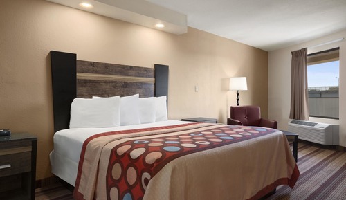 Business Room, 1 King Bed, Non Smoking, Refrigerator & Microwave