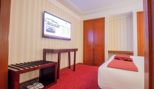 Plaza Club Suite