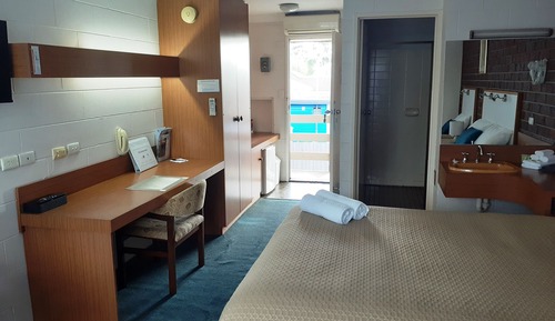 Twin Room (1 Queen bed and 1 Single bed)