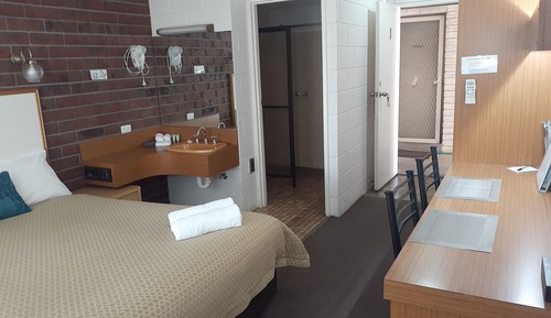 Standard Queen Room (1 Queen bed)