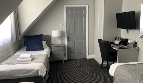 Triple Room, Ensuite (Three Singles )